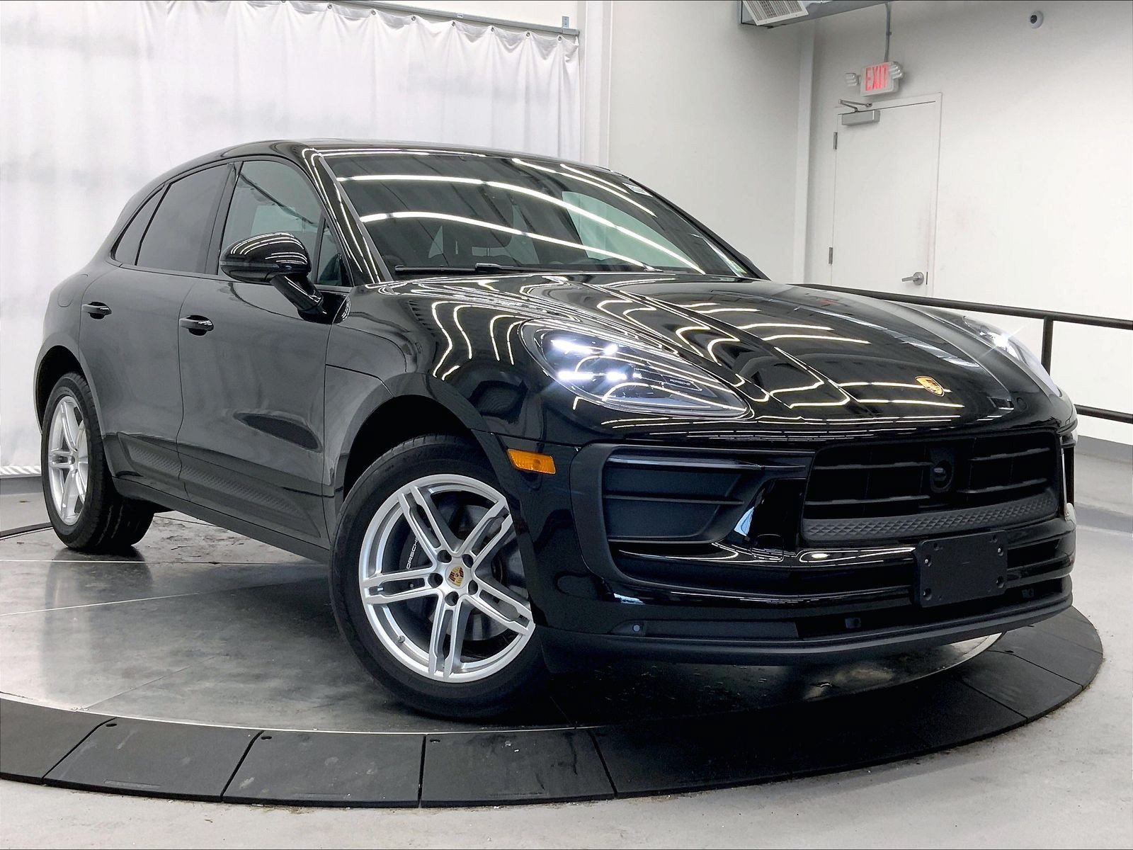 Certified 2023 Porsche Macan AWD/4WD image 9