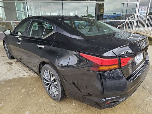 Used 2024 Nissan Altima 2.5 SV FWD image 3