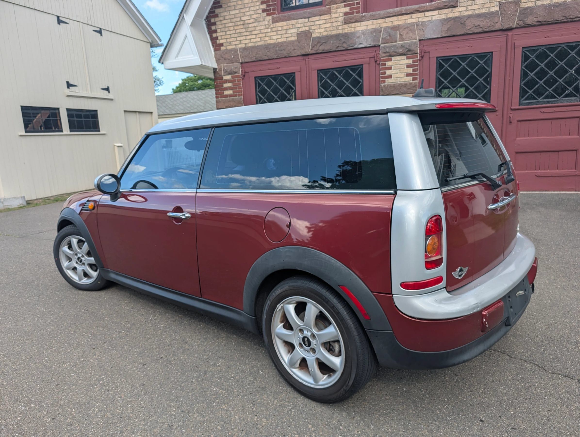 Used 2009 MINI Cooper Clubman Hardtop FWD image 2