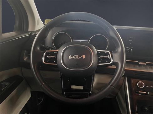 Used 2024 Kia Carnival LX image 12