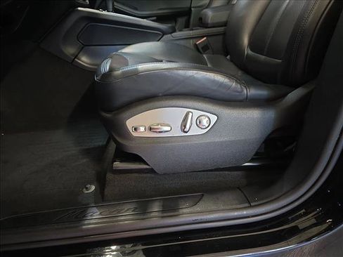 Used 2025 Porsche Macan AWD/4WD image 29