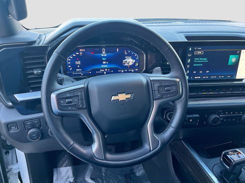 Used 2025 Chevrolet Silverado 1500 LT Trail Boss w/ Convenience Package II AWD/4WD image 11