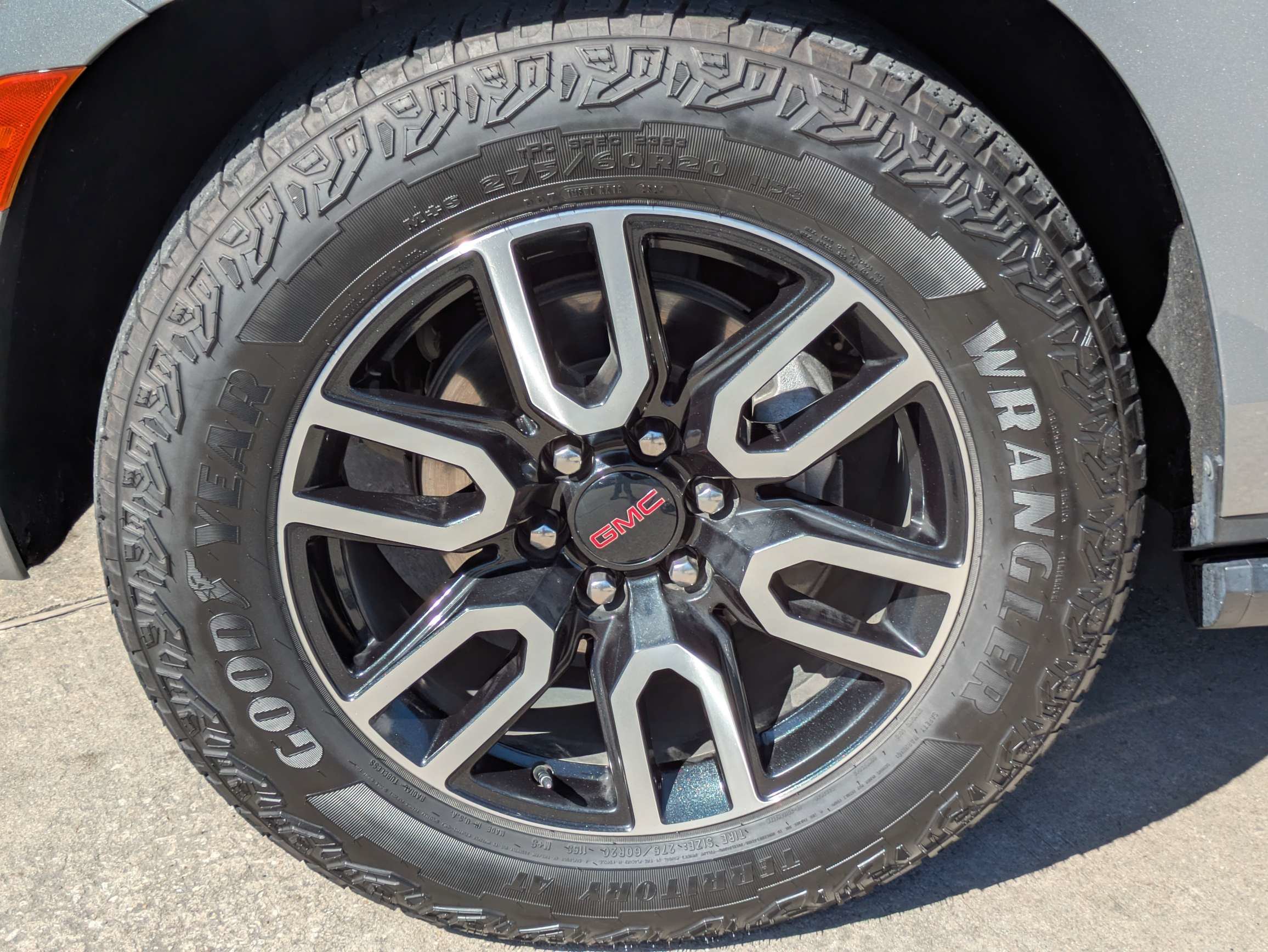 Used 2023 GMC Yukon AT4 w/ AT4 Premium Plus Package AWD/4WD image 32