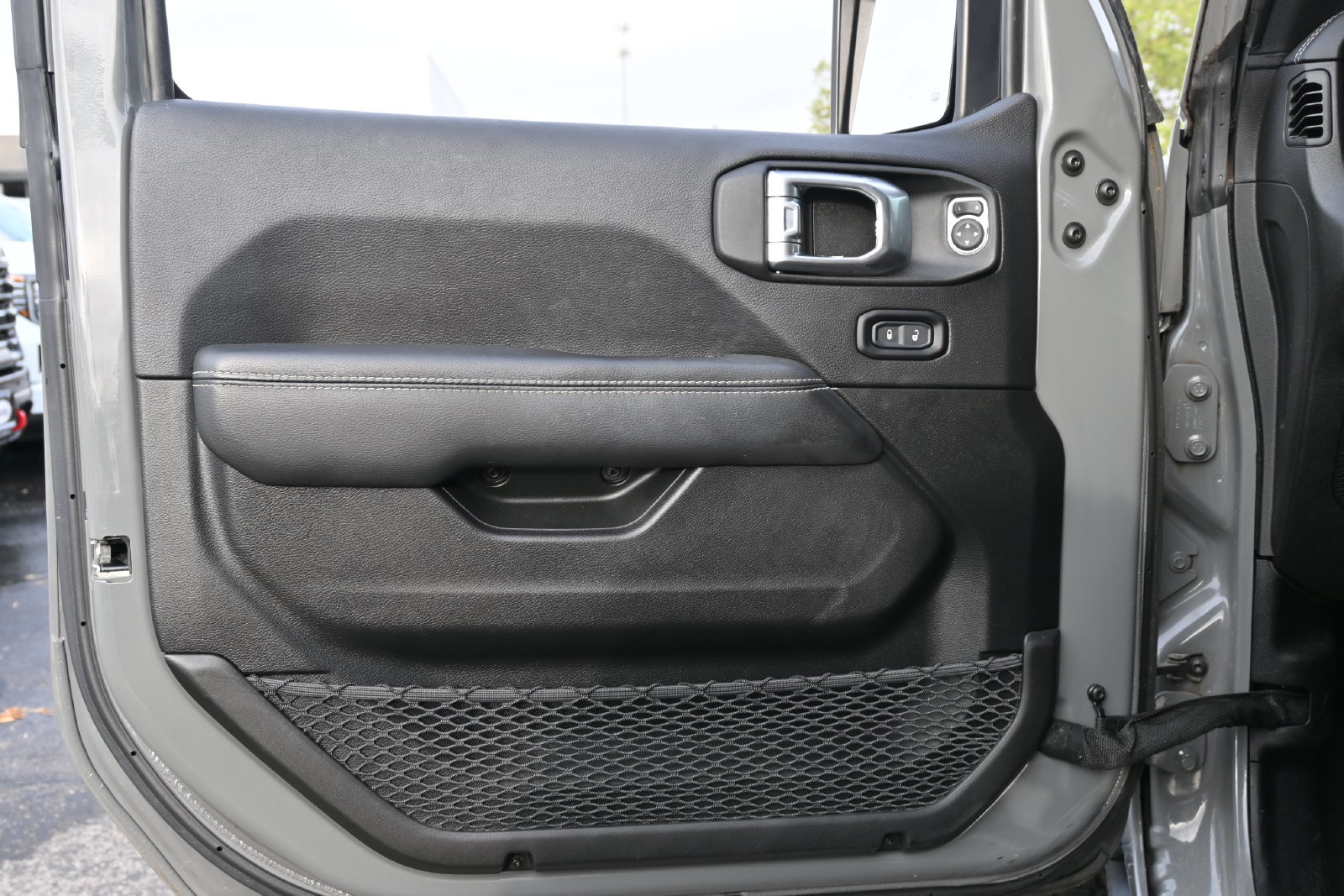 Used 2022 Jeep Wrangler Unlimited Rubicon 4xe w/ Cold Weather Group AWD/4WD image 19