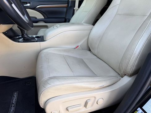 Used 2017 Toyota Highlander Limited image 12