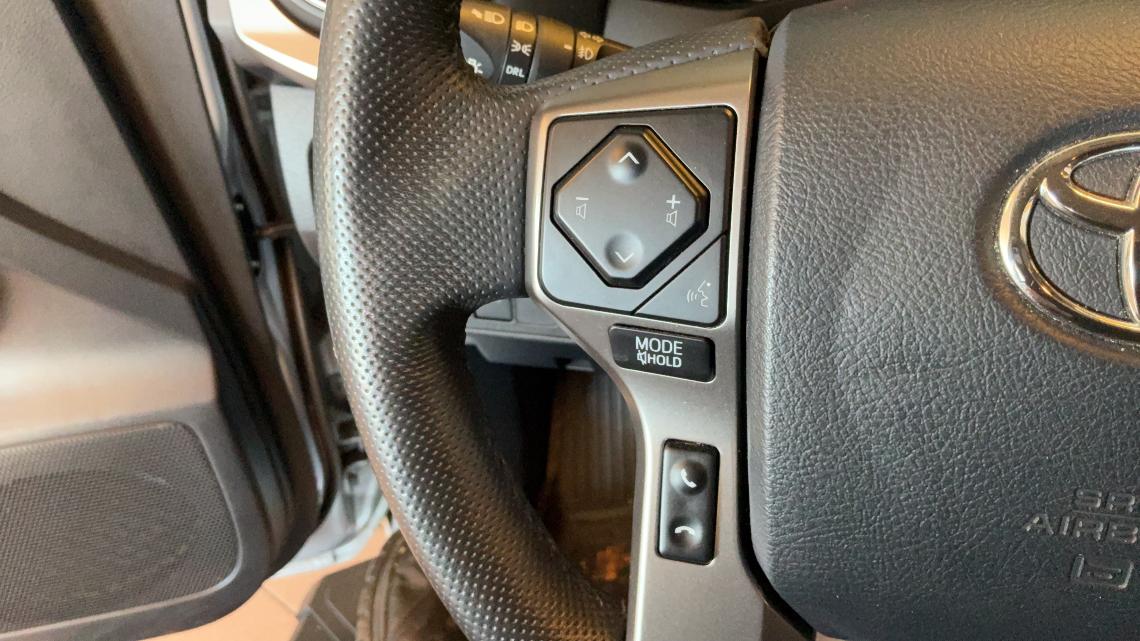 Used 2020 Toyota Tacoma SR5 RWD image 17
