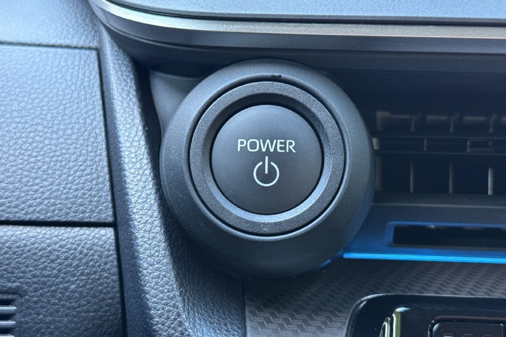 Certified 2025 Toyota Prius XLE FWD image 21