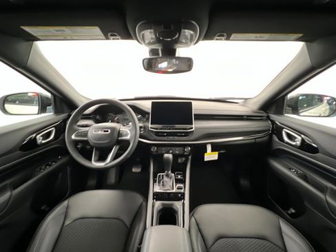 New 2026 Jeep Compass Latitude image 9