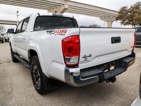 Used 2017 Toyota Tacoma SR5 w/ Tow Package image 10