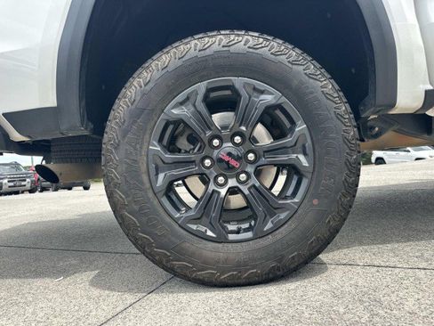 Used 2024 GMC Canyon Elevation RWD image 17