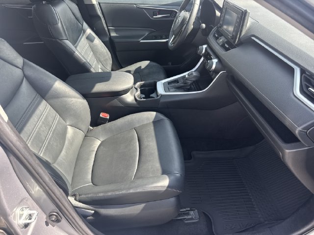 Used 2021 Toyota RAV4 XLE Premium FWD image 13