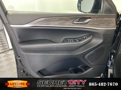 New 2026 Jeep Grand Cherokee L 4WD image 12