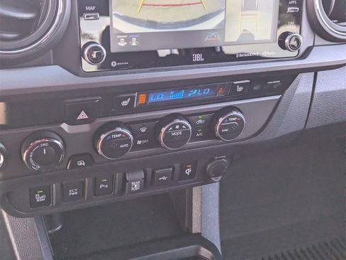 Used 2023 Toyota Tacoma TRD Off-Road image 23