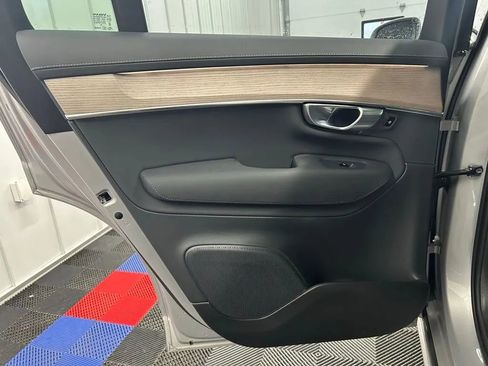 Used 2025 Volvo XC90 B6 Plus image 17