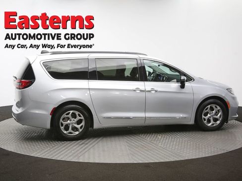Used 2023 Chrysler Pacifica Limited image 68