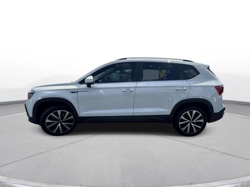 Used 2022 Volkswagen Taos SE FWD image 9