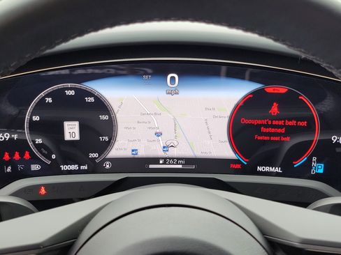 Used 2025 Porsche Taycan image 17