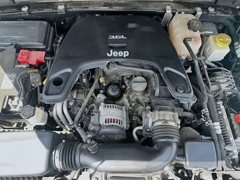 Used 2020 Jeep Gladiator Overland w/ Popular Equipment Package image 30