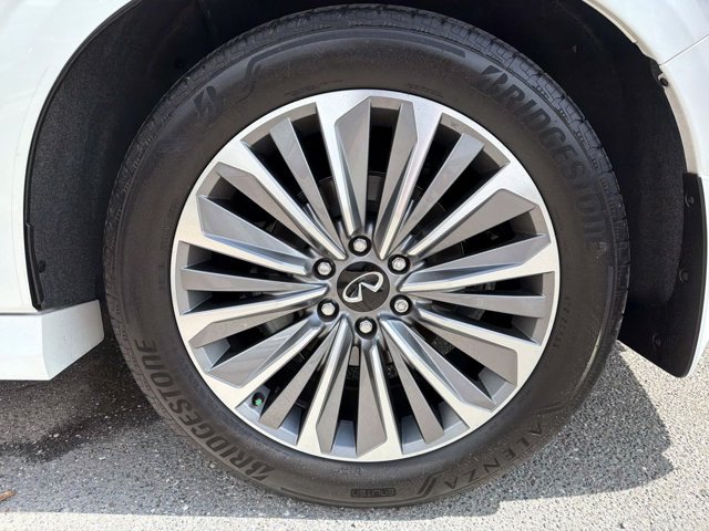 Used 2025 INFINITI QX80 Sensory AWD/4WD image 10