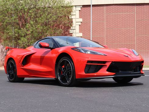 Used 2023 Chevrolet Corvette Stingray Premium Conv w/ Z51 Performance Package RWD image 3