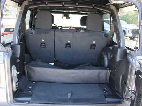 Used 2021 Jeep Wrangler Unlimited Rubicon AWD/4WD image 9