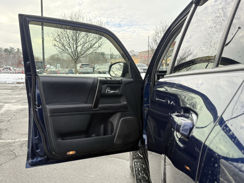 Used 2018 Toyota 4Runner TRD Off-Road Premium image 24