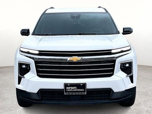 Used 2024 Chevrolet Traverse LT image 5