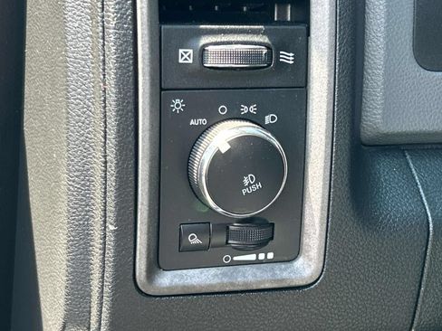 Used 2018 RAM 1500 Express w/ Express Value Package AWD/4WD image 29