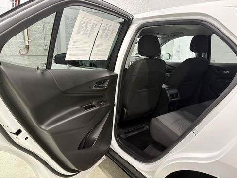 Used 2018 Chevrolet Equinox LT image 29