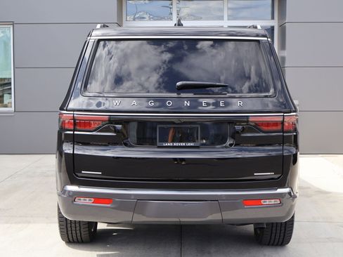Used 2022 Jeep Wagoneer Series III w/ Premium Group I AWD/4WD image 7