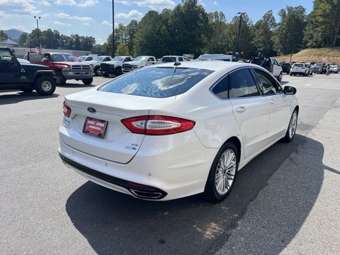 Used 2016 Ford Fusion SE w/ Equipment Group 202A image 3
