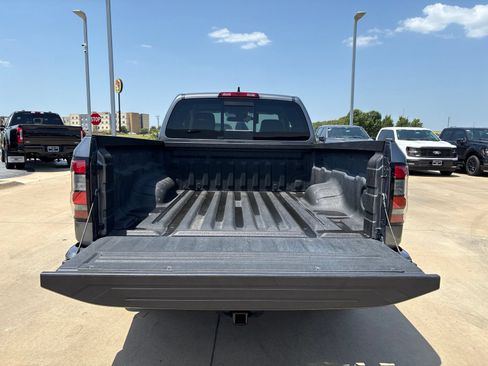 Used 2025 Nissan Frontier SV RWD image 5