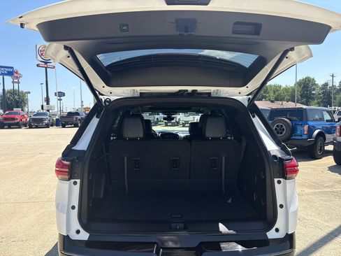Used 2023 Chevrolet Traverse Premier w/ Redline Edition FWD image 6