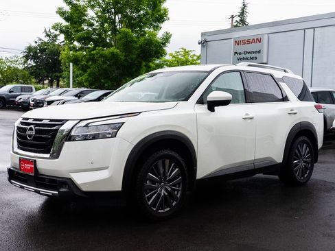 Used 2024 Nissan Pathfinder SL w/ SL Premium Package AWD/4WD image 3