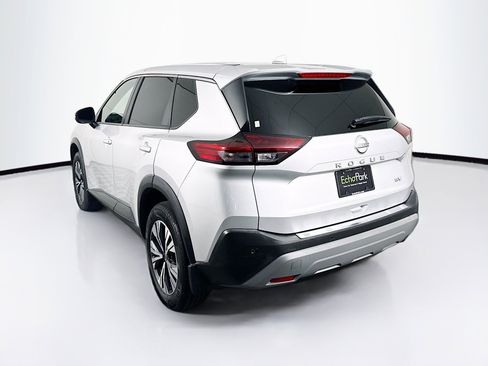 Used 2022 Nissan Rogue SV image 5