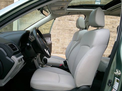 Used 2017 Subaru Forester 2.5i Premium w/ All-Weather Package AWD/4WD image 9