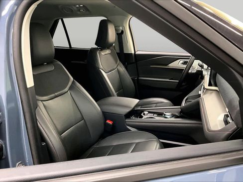 Used 2025 Ford Explorer Active w/ Active Comfort Package RWD image 9