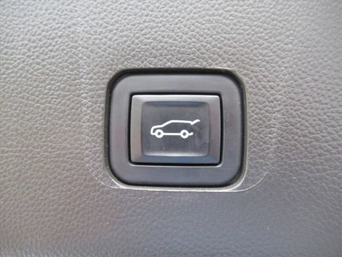 Used 2023 Chevrolet Traverse LT w/ LT Premium Package AWD/4WD image 39