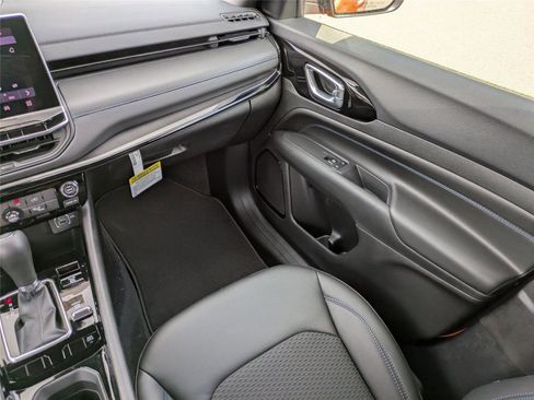 New 2026 Jeep Compass Latitude AWD/4WD image 17