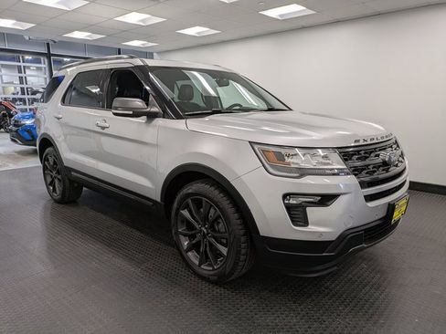 Used 2018 Ford Explorer XLT w/ Equipment Group 202A image 3
