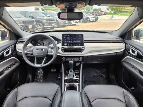 Used 2025 Jeep Compass Limited AWD/4WD image 18