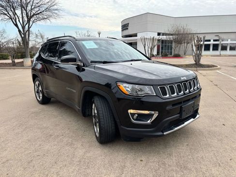 Used 2018 Jeep Compass Limited w/ Navigation Group FWD image 3