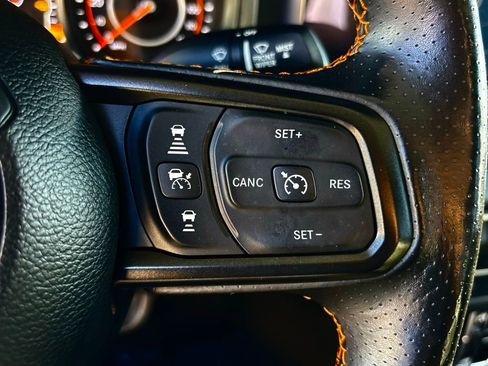 Used 2024 Jeep Gladiator Mojave w/ Technology Group image 17