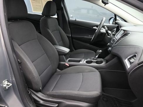 Used 2017 Chevrolet Cruze LT w/ Convenience Package FWD image 34