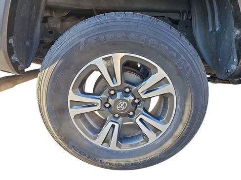 Used 2018 Toyota Tacoma TRD Sport image 9