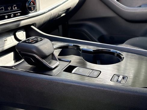 Used 2022 Nissan Rogue SV FWD image 21