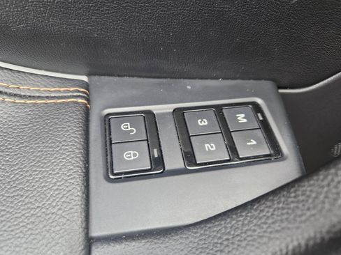 Used 2018 Jaguar F-PACE Prestige image 14