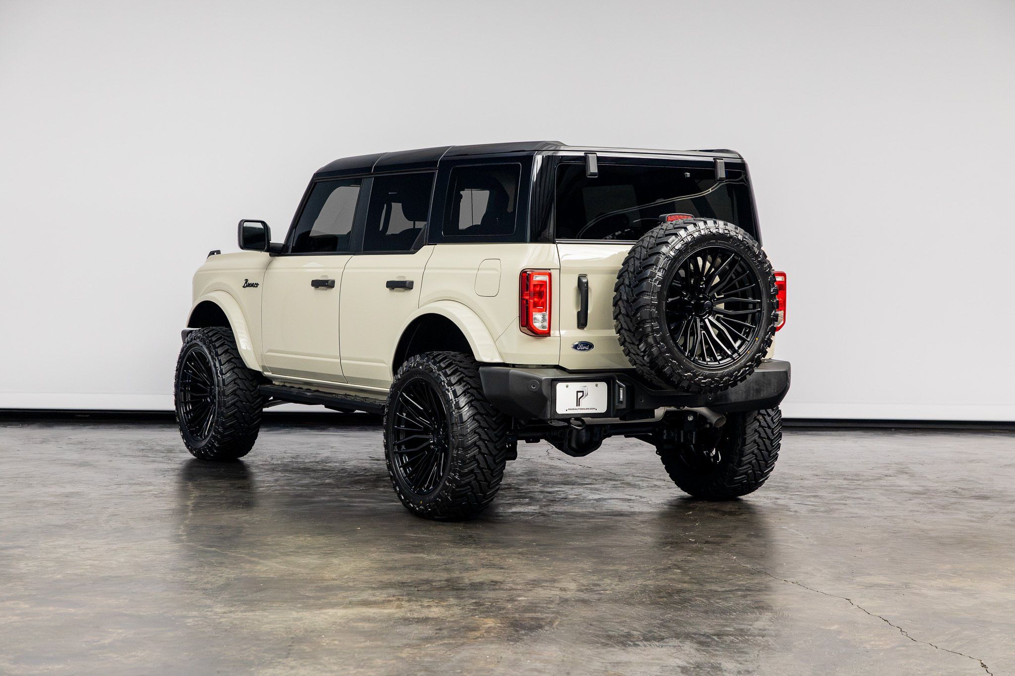 Used 2025 Ford Bronco Outer Banks AWD/4WD image 15