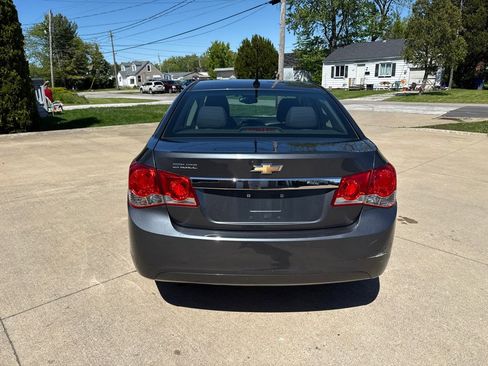 Used 2013 Chevrolet Cruze LS FWD image 7