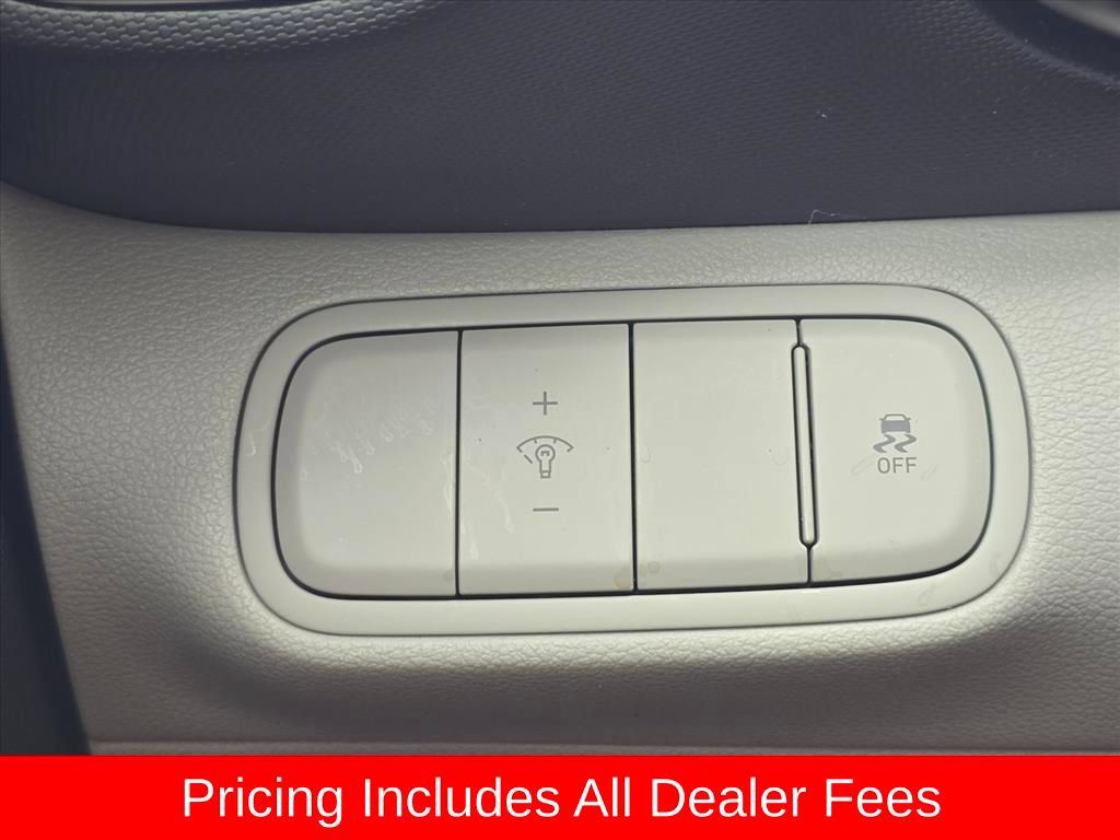 Certified 2023 Hyundai Venue SEL FWD image 23